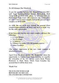 It was a chaotic scene at shah alam court complex this morning after staff members and civilians were ordered to evacuate the building due to a bomb threat. 2