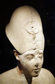 Apparentemente, akhenaton era riluttante a venerare divinità diverse da aton, aspettandosi inoltre che il popolo non venerasse aton bensì, per interposta persona 42 , il faraone medesimo quale unico. Statue Of Akhenaten Ancient Egypt Art Egypt Museum Egypt Art