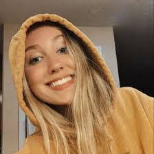 Molly Craig's Instagram, Twitter & Facebook