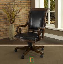 Selain itu, desain dan lapisan kulit sintetis pada kursi kerja ini juga memberikan kesan mewah. Jual Kursi Kantor Plus Roda Putar Hidrolik Klasik Kayu Solid Jati Asli