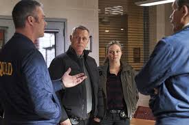 Plusieurs lecteurs gratuits sont mis à votre disposition afin d'améliorer la qualité du contenu proposé. Chicago Fire Chicago Pd Une Serie De Cambriolages Et D Incendies Associe Les Series Pour Un Crossover Ce Soir Sur Nbc Critictoo Series Tv