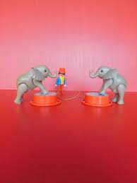 PLAYMOBIL  LES CIVILS : LE CIRQUE : LES ELEPHANTS ET LEUR DOMPTEUR | eBay