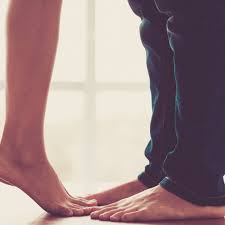 Entre la coupe droite et skinny, le pantalon coupe slim est le juste milieu pour un style contemporain urbain, confortablement bien habillé. Seduction Les Femmes Sont Davantage Attirees Par Les Hommes Qui Ont De Longues Jambes Femme Actuelle Le Mag