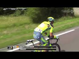 Der spanische radprofi joseba beloki hat eine woche nach seinem schweren sturz bei der tour de france das krankenhaus in vitoria wieder verlassen. Tour De France Contadors Sturz Auf Der 1 Etappe Ard 02 07 2016 Youtube