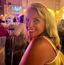 This just to let everyone know. At 5.30am this morning I was walking along  the footpath that goes along side the church in Chapel Rd and a tall man  with a black