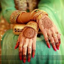 Pakistani Indian South Asian Wedding Photography Pose For Mehndi Henna Jewellery I Latest Bridal Mehndi Designs Bridal Mehndi Bridal Mehndi Designs