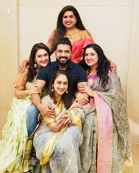 Vanitha vijayakumar is an indian film actress who has appears predominantly in tamil language films. Vanitha Vijayakumar S Never Before Seen Step Sister Anitha S Family Photos Go Viral Tamil News Indiaglitz Com