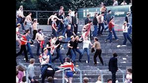 Элайджа вуд, чарли ханнэм, клэр форлани и др. Hooligans Die Hartesten Fans Der Welt England Youtube