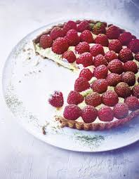 Tarte Aux Framboises Pate Brisee Aux Amandes Et Au The Matcha Pour 6 Personnes Recettes Elle A Table Recette Tarte Framboise Recette Entremet Desserts Sucres