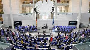 The bundesrat meets at the former prussian house of lords in berlin. Das Steht Im Corona Massnahmenpaket Des Bundestages