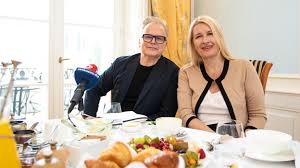 Herbert grönemeyer, einer der wichtigsten deutschen musiker unserer zeit, hat sich einfach dazu entschlossen, mit seinem neuen titel zwei kulturen, die teil dieses landes sind, eine heimat zu geben. Herbert Gronemeyer Zu Gast Bei Claudia Stockl O3 Sendungen
