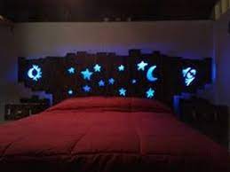 decorer votre chambre avec des lits et meubles de rangements en palettes idees et tuto de creations d o rangement en palette decoration maison idees de decor