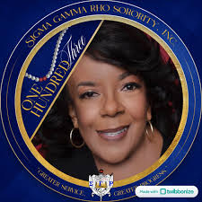 Dinner theater with my talented daughters Rhonda Ross, Tracee Ellis Ross &  Chudney Ross this past Christmas ❤️ singing a childhood song my sister Rita  taught them.