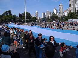 • inicio en el conocimiento de los sucesos ligados a la creación de la bandera. Flag Day Argentina Wikipedia