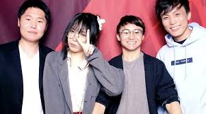 He garnered more than 550,000 subscribers. Disguised Toast Lilypichu Michael Reeves Sykkuno Hot Youtubers Disguised Toast Wallpaper Perfect People
