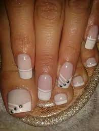 No solo para la juventud es importante los dedos de las manos si no tambien de los pies como lo vemos en este modelo de pintado de una mariquita. Bellas Unas Manos Y Pies Disenos De Unas Pies Manicura De Unas