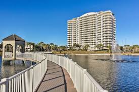 Snowbird's Retreat: Walkable Destin Condo w/ View!