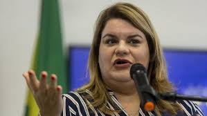 Gobernadora lamenta retiro de Janet Parra