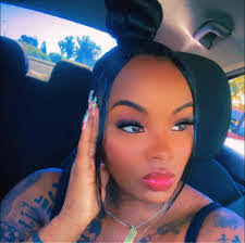 Sheila Roebuck's Instagram, Twitter & Facebook