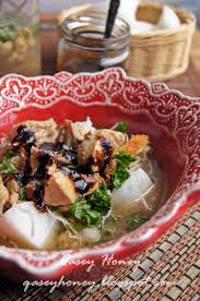 Soto juga dinamai menurut kandungannya, misalnya soto ayam, soto babat, soto kambing. Soto Ayam Qasey Honey