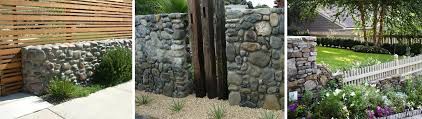 Gardul de piatră decorativ cu utilizarea unuia dintre aceste tipuri de materiale este mai des fabricat din beton și este căptușit cu unul dintre tipurile de piatră artificială. Gard Din Piatra De Rau Modele Si Idei Casa Èi GrÄdina