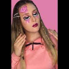 Maria Robayo's Instagram, Twitter & Facebook