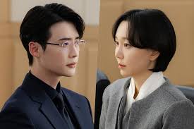 Lee Jong Suk Faces Ex-Girlfriend Lee Yoo Young In Divorce Court On "Law And  The City"