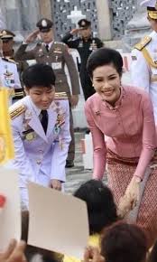 ดังนี้ พันเอกหญิง สุทัตตาภักดิ์ บริรักษ์ภูมินทร์ ตำแหน่ง นายทหารปฏิบัติการ ประจำกรมทหารรักษาวังมหาดเล็กราชวัลลภรักษา. Tfjic Sbde7gpm