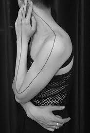 Tribal tattoos feature bold line motifs, repetitive patterned designs, elements, bold black lines, and spiritual and mythical symbolism. Pin Ot Polzovatelya Kianimcnamara Na Doske Tattoo Tatuirovki Abstraktnye Tatuirovki Linii Tatuirovki Tela