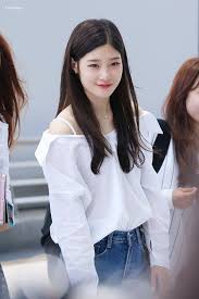 10 Pictures Prove Chaeyeon Has The Sexiest Shoulders In K Pop Koreaboo Jung Chaeyeon Chaeyeon Ioi