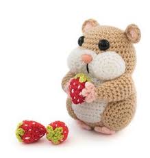 Where Is This Little Hamster Going Off To Carrying His Sweet Strawberries He S On His Way To Our Brand N Hayvan Desenleri Tig Desenleri Amigurumi Modelleri