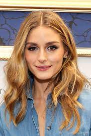 10 Chic Ways To Wear A Middle Part Center Part Hairstyles Hair Color Guide Hair Waves
