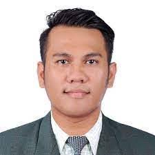 Dennis Badar's Instagram, Twitter & Facebook