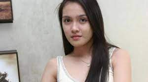 Umur 33 tahun) adalah seorang aktris berkebangsaan indonesia. Gunakan Make Up Atau Tidak Wajah Shandy Aulia Tetep Bersinar Tribun Jogja