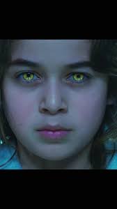 El niño de ojos dorados y el encuentro en el acuario