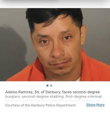 Alguien que conozca a Vanessa Dos Santos A. Una persona encontró sus  documentos más información por interno