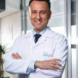 Op Dr Serkan Bilis Izmir Da Goz Hastaliklari Alaninda Hastalarina Saglik Hizmeti Vermektedir Doktorlar Tibbi Gozler