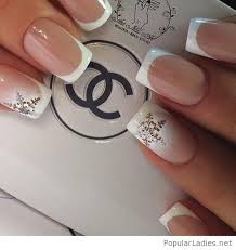 The year 2021 continues its predecessor's traditions: White Winter Nails Simple Style