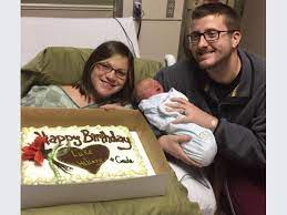 Itu la lubang pantat sayang, rizal dulu, lahir dari situ la, sayang masukkan lidah kat situ k. Ayah Ibu Anak Kongsi Tarikh Lahir Yang Sama Siakap Keli News