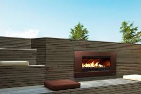 Feuerschale Gartenkamin Holz Metall Sitzflache Terrasse Vertikal Gestalten Moderne Aussenkamine Feuerstellen Im Freien Moderne Terrassen