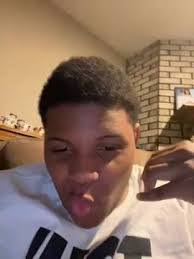 Bentley Davis's Instagram, Twitter & Facebook