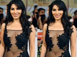 Hot Sophie Choudry Without Bra