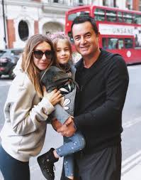 Şeyma'nın yeni evinde tadilat devam ederken kısa bir asya turuna başlayan çiftimiz; Acun Ilicali Ve Seyma Subasi Ndan Mutluluk Pozu