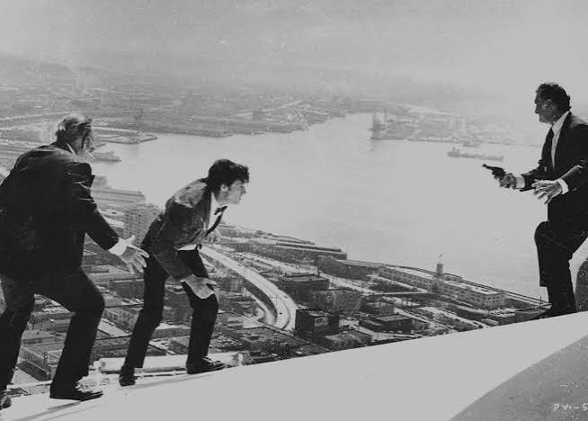 Alan J. Pakula's film The Parallax View constructs a labyrinth of  overlapping conspiracies.