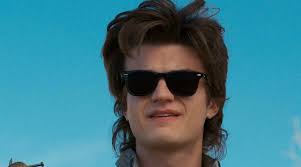 Joe Keery (Steve en 'Stranger Things') se ha cortado su icónica melena y su  nuevo look te va a traumatizar