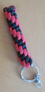 How to braid a lanyard with paracord. 20 Diy Paracord Keychains With Instructions Guide Patterns