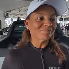 Abuelita, madre de 4 hijos y una gran ciclista del puerto Yanil Rodríguez  será de la partida en la Vuelta Kivelix.