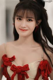 清纯的妹子陈意涵穿露肩低胸礼服微露事业线（1/10）