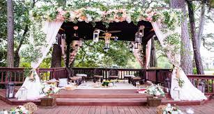 With over 20 years of collective wedding decor and planning experience, we're a highly professional band of creatives with excellent taste and very high standards. Desi Wedding Decor And Florists In Dallas Houston Austin