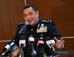 Pemangku pengarah jabatan siasatan jenayah bukit aman datuk dev kumar berkata, pdrm akan memanggil semua pihak yang berkaitan untuk diambil keterangan, berhubung isu berkenaan. Huzir Bersara Dev Kumar Pangku Jawatan Pengarah Jsj Bukit Aman Utusan Borneo Online